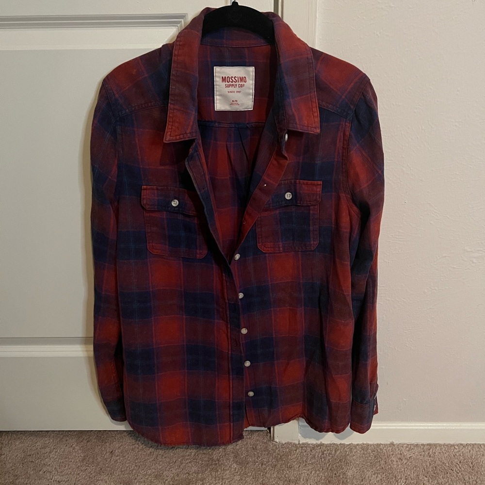 Mossimo women’s BoyFriend cut button down flannel, size XL red and blue.
